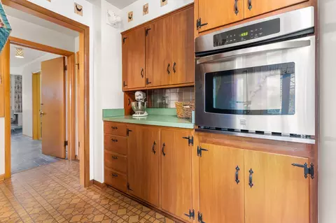 Kitchen - 901 E Grant St, Appleton, WI 54911 photo 4 of 5