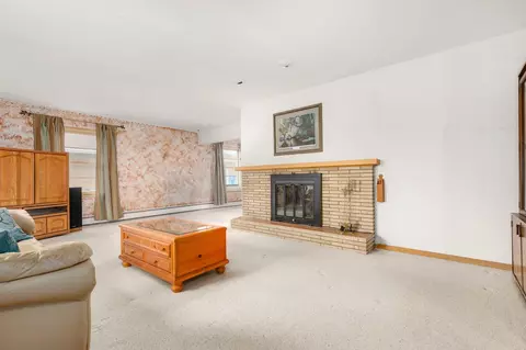 Living - 901 E Grant St, Appleton, WI 54911 photo 1 of 3