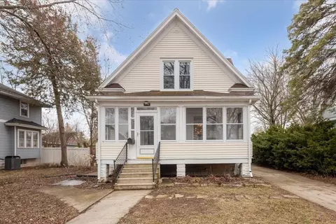 1148 Lawe St, Green Bay, WI 54301