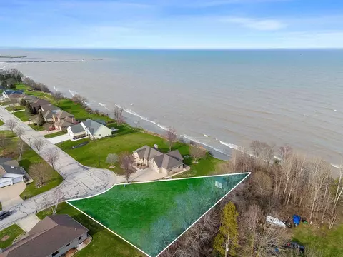 Sundancer Lane, Kewaunee, WI 54216