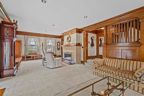 Living - 218 E Lincoln St, Appleton, WI 54915 photo 1 of 4