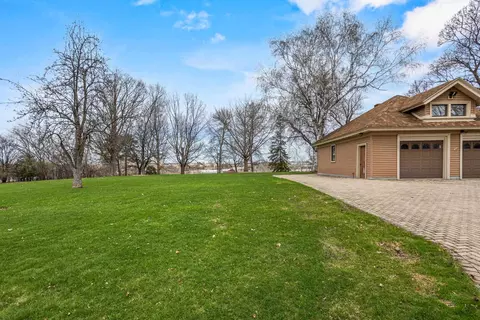 Exterior - 218 E Lincoln St, Appleton, WI 54915 photo 13 of 18