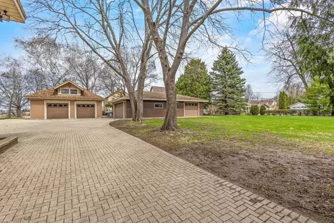 Exterior - 218 E Lincoln St, Appleton, WI 54915 photo 8 of 18