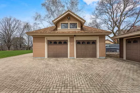 Exterior - 218 E Lincoln St, Appleton, WI 54915 photo 10 of 18