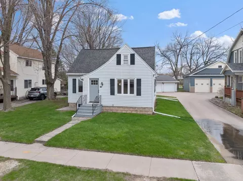 302 N Maple St, Black Creek, WI 54106