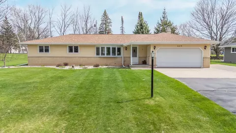 629 Harvard Dr, Neenah, WI 54956