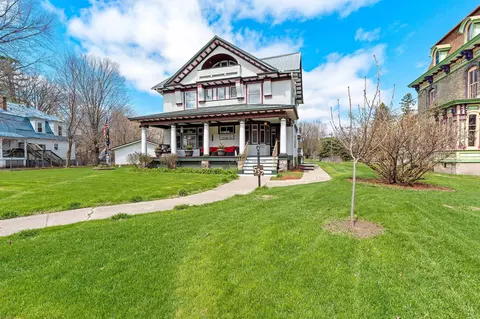 537 Main St, Oconto, WI 54153