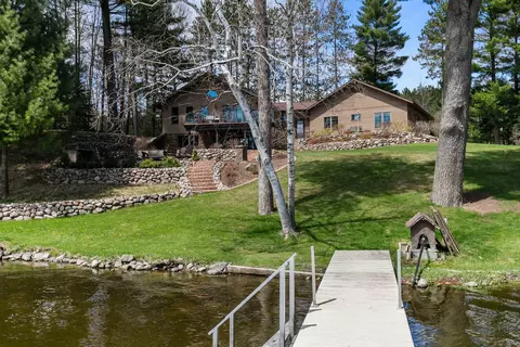 w8005 Long Lake Drive, Clintonville, WI 54929