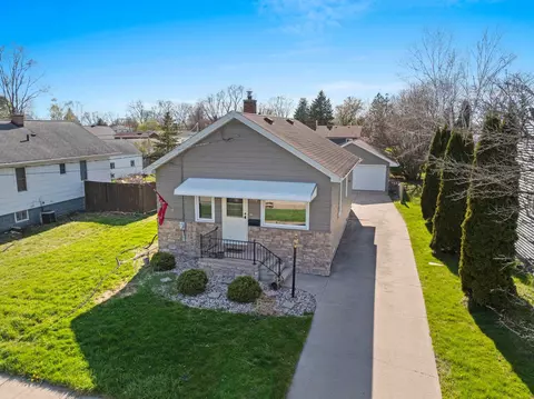 2339 Mt Vernon St, Oshkosh, WI 54901