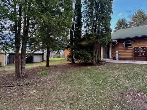 Exterior - 204 E Waushara St, Berlin, WI 54923 photo 9 of 32