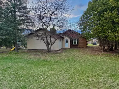 Exterior - 204 E Waushara St, Berlin, WI 54923 photo 21 of 32