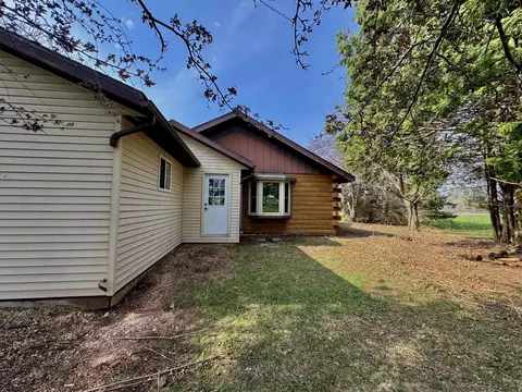 Exterior - 204 E Waushara St, Berlin, WI 54923 photo 23 of 32