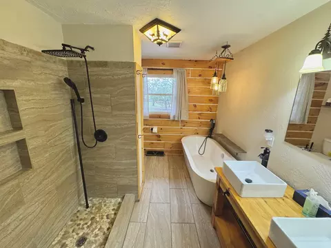 Bath - 204 E Waushara St, Berlin, WI 54923 photo 3 of 6
