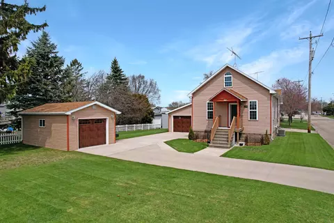 1100 18th Ave, Menominee, MI 49858