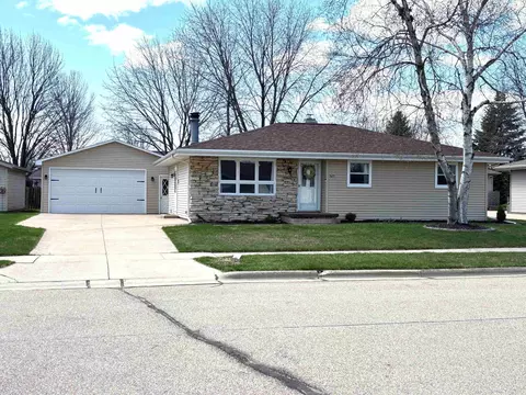 525 Willow Dr, Kaukauna, WI 54130