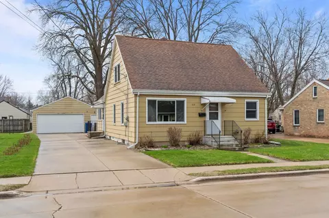 717 9th St, Menasha, WI 54952