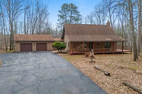 3011 Susies Hill Ct, Oconto, WI 54153