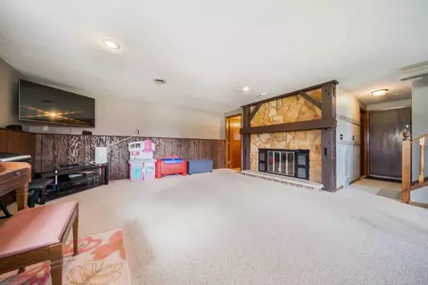 Living - 3000 E Killdeer Ln, Appleton, WI 54915 photo 5 of 5