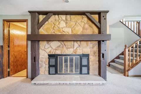 Living - 3000 E Killdeer Ln, Appleton, WI 54915 photo 4 of 5