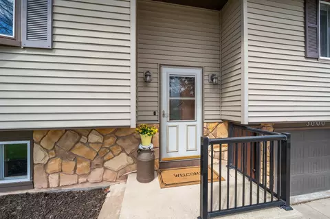 Exterior - 3000 E Killdeer Ln, Appleton, WI 54915 photo 2 of 10