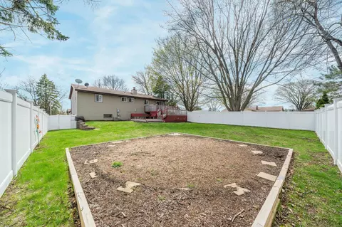 Exterior - 3000 E Killdeer Ln, Appleton, WI 54915 photo 6 of 10