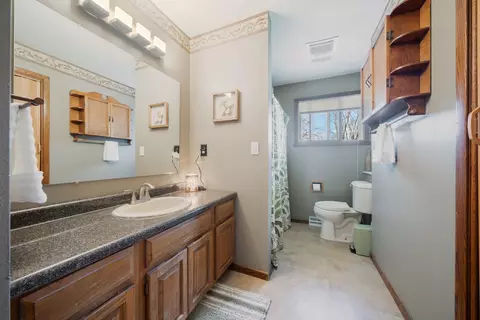 Bath - 3000 E Killdeer Ln, Appleton, WI 54915 photo 1 of 3