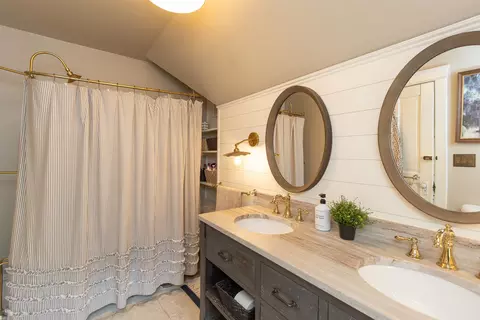 Bath - 212 N Story St, Appleton, WI 54914 photo 6 of 6