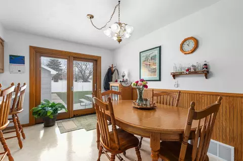 Dining - 1915 E Marquette St, Appleton, WI 54911 photo 2 of 2