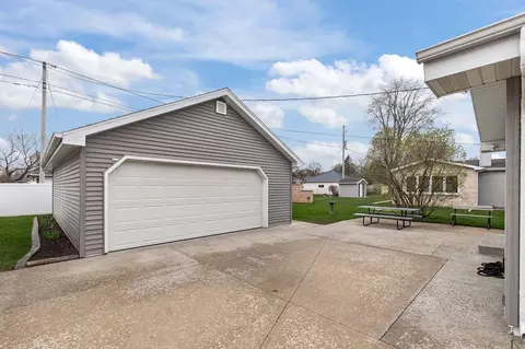Exterior - 1915 E Marquette St, Appleton, WI 54911 photo 4 of 6