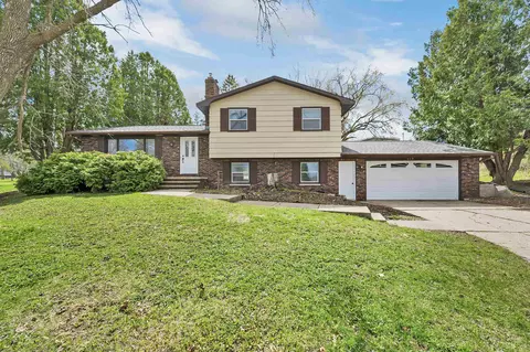 418 Abe Ct, Seymour, WI 54165