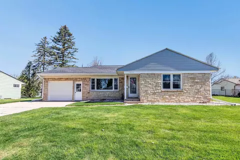 1615 Highview St, De Pere, WI 54115