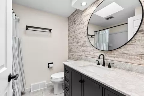 Bath - 58 Partridge Ct, Appleton, WI 54915 photo 2 of 4
