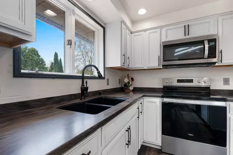 Kitchen - 58 Partridge Ct, Appleton, WI 54915 photo 2 of 4