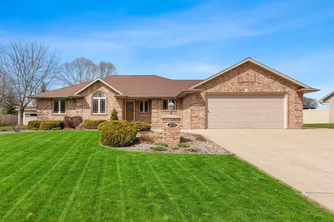 3173 Warm Springs Dr, Green Bay, WI 54311