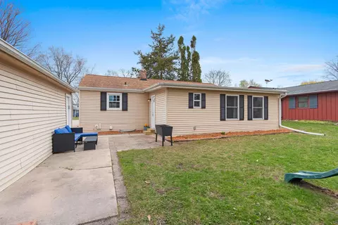 433 Memory Ct, Green Bay, WI 54301 photo 3