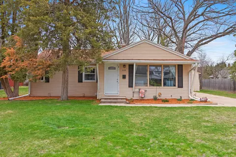 433 Memory Ct, Green Bay, WI 54301 photo 4