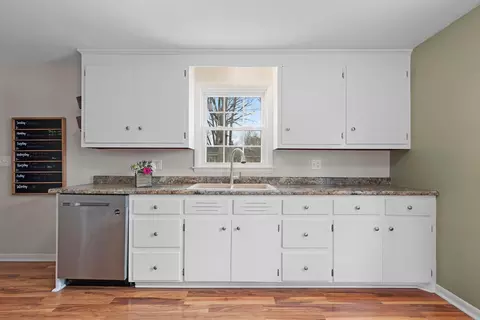 433 Memory Ct, Green Bay, WI 54301 photo 8