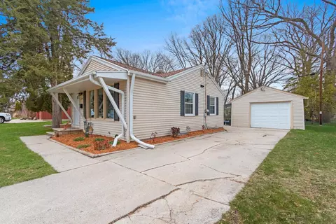 433 Memory Ct, Green Bay, WI 54301 photo 2