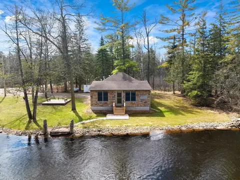 9604 Pine Bend Ln, Gillett, WI 54124