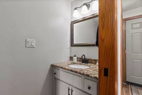 Bath - 3629 S Kernan Ave, Appleton, WI 54915 photo 1 of 4