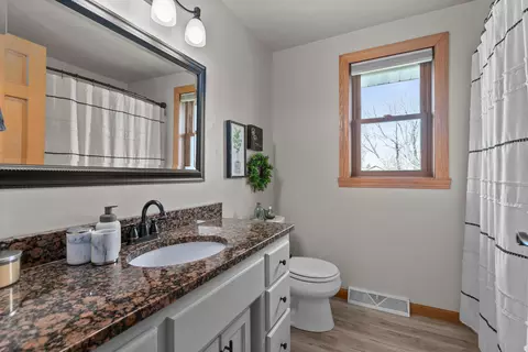 Bath - 3629 S Kernan Ave, Appleton, WI 54915 photo 3 of 4