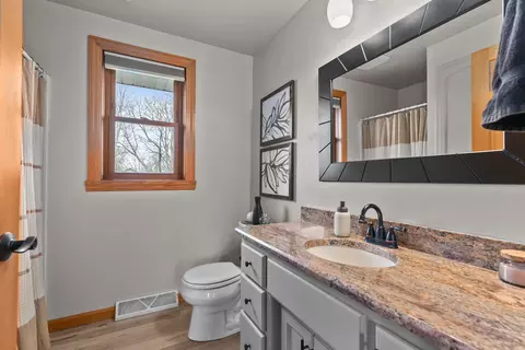 Bath - 3629 S Kernan Ave, Appleton, WI 54915 photo 2 of 4