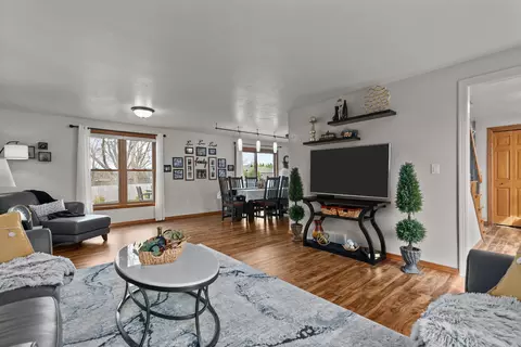 Living - 3629 S Kernan Ave, Appleton, WI 54915 photo 4 of 10