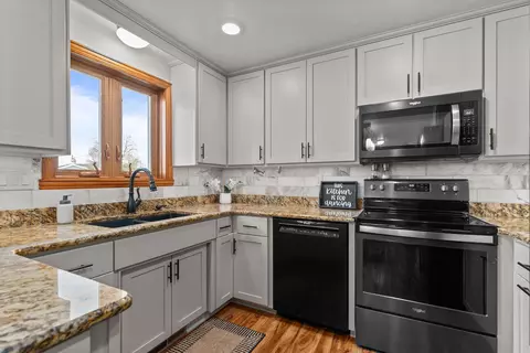 Kitchen - 3629 S Kernan Ave, Appleton, WI 54915 photo 1 of 10