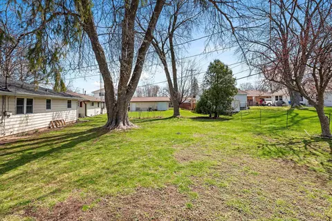 Exterior - 901 E Pershing St, Appleton, WI 54911 photo 10 of 12