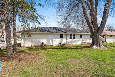 Exterior - 901 E Pershing St, Appleton, WI 54911 photo 6 of 12