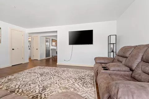 Living - 901 E Pershing St, Appleton, WI 54911 photo 2 of 2