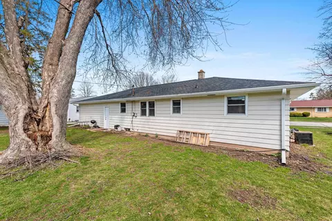 Exterior - 901 E Pershing St, Appleton, WI 54911 photo 9 of 12