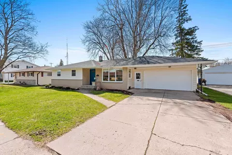Exterior - 901 E Pershing St, Appleton, WI 54911 photo 1 of 12