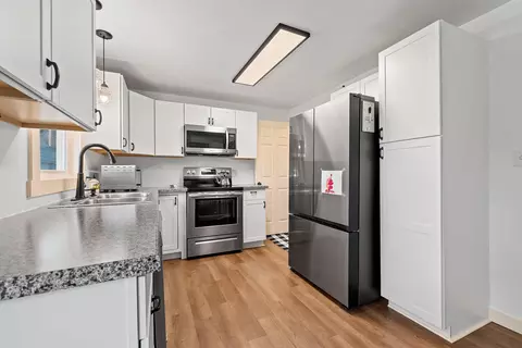 Kitchen - 901 E Pershing St, Appleton, WI 54911 photo 6 of 6